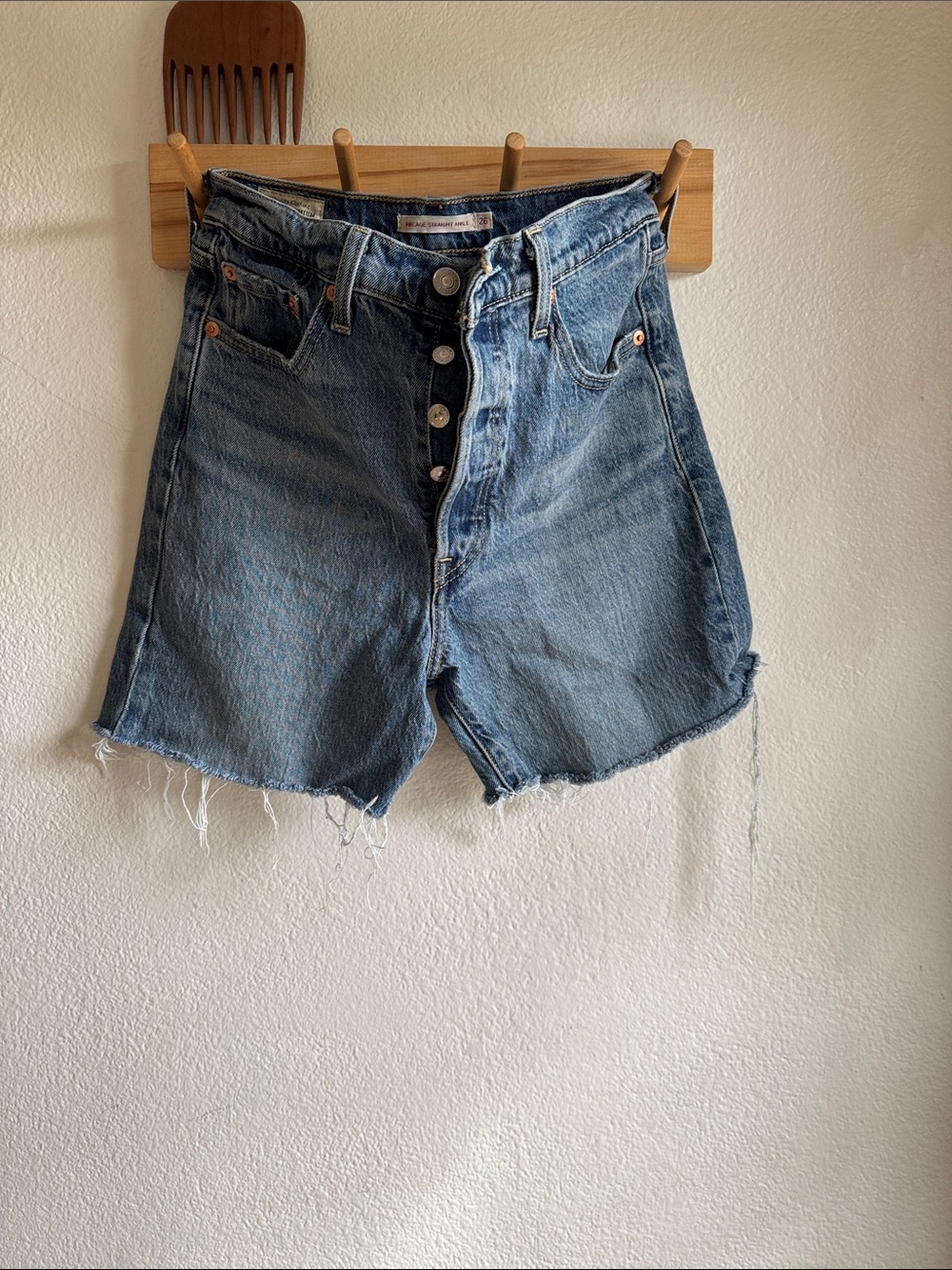 Levi’s Ribcage Jean Shorts